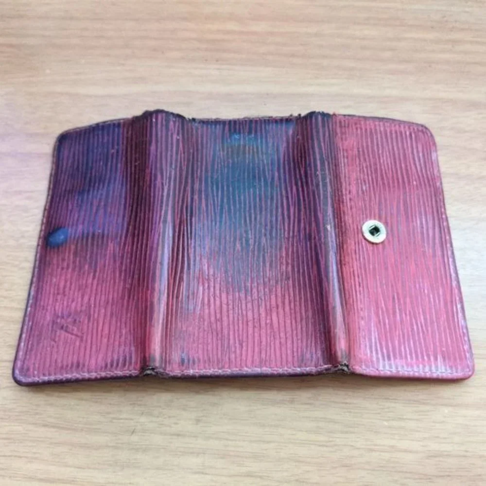 Louis Vuitton Epi Key Holder/Wallet #512💥PRICE DROP💥